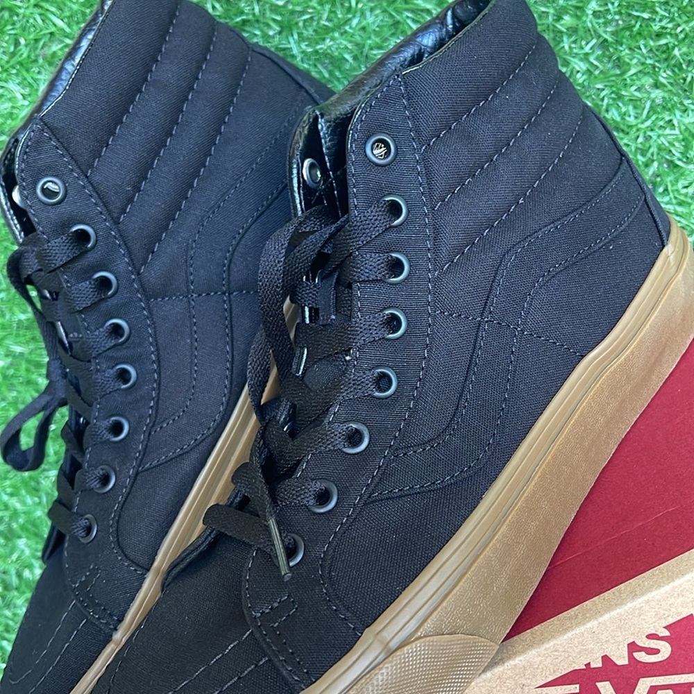 Vans Men’s Sk8-Hi Reissue (Canvas Gum) Black/Lghtgm
VN0A2XSBL0D
Sneakers - Picture 6 of 16
